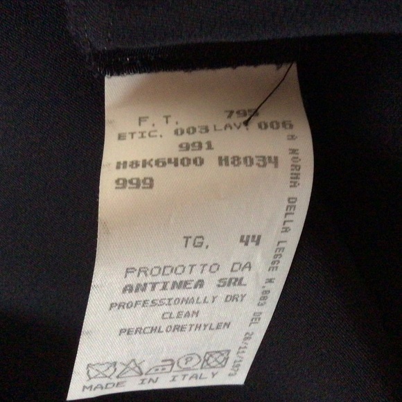 Emporio Armani Fluid black Crepe Top. Size 44 - Picture 5 of 9